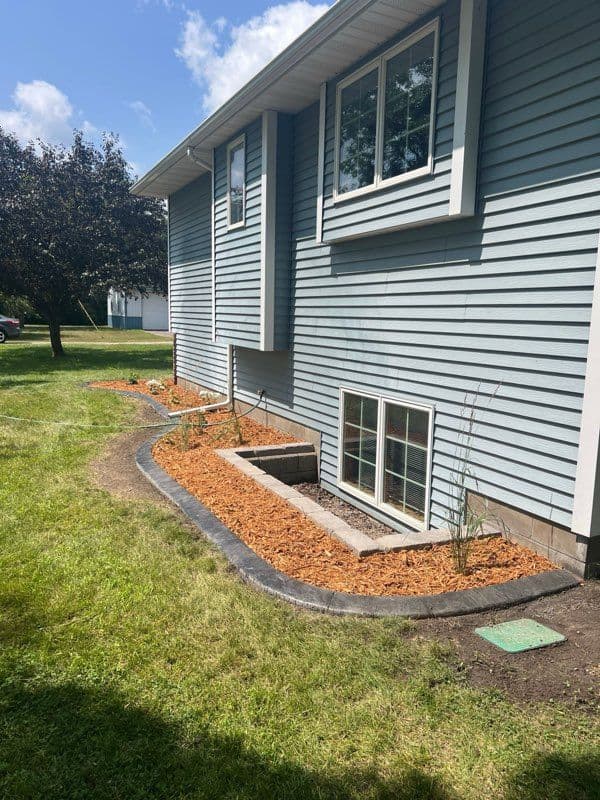 Landscape Refresh with Mulch and Edging Installation